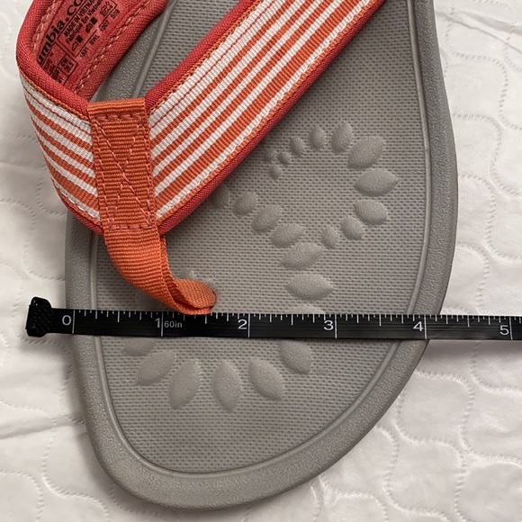 Columbia Y2K Siesta Stripe Techlite gray flip flops with coral and white strap - Picture 7 of 8